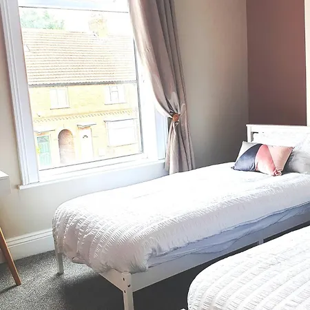 River Lily House * ヨーク